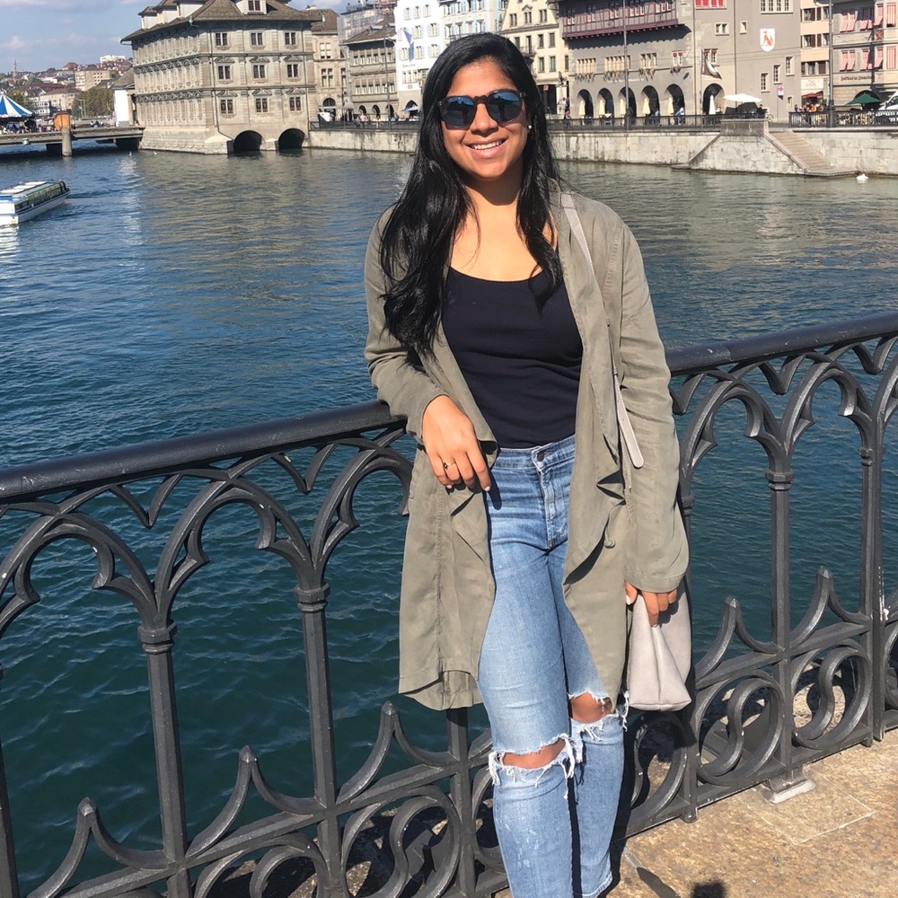 Meet your Posher, Rayna